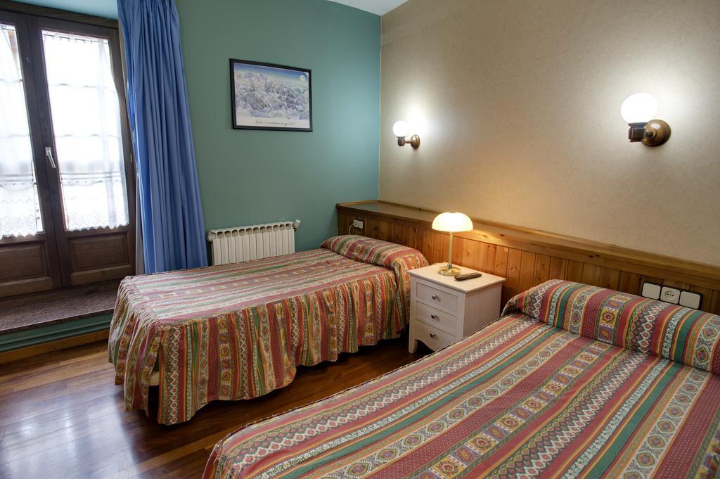 Hotel Avenida Benasque Quarto foto